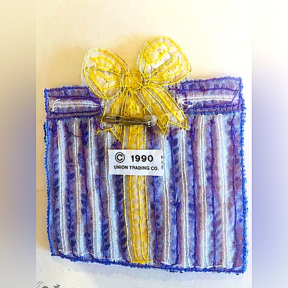 huge brooch sequin beaded pin vintage gift box design - Picture 3 of 4